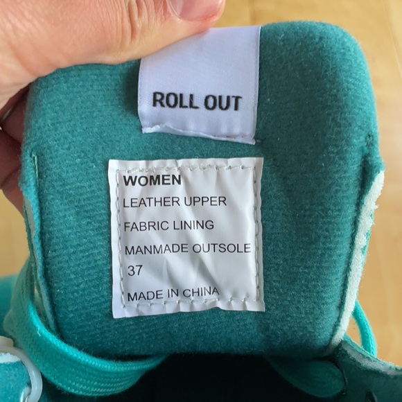 Intentionally Blank turquoise skates - Picture 6 of 8